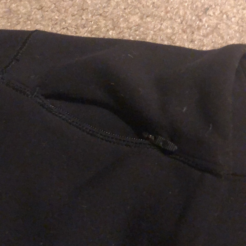 Lululemon (rare) hill and valley mock neck crop - Picture 8 of 12